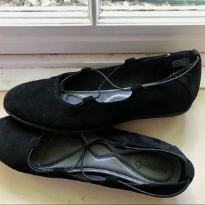 Black Cross Cross Flats